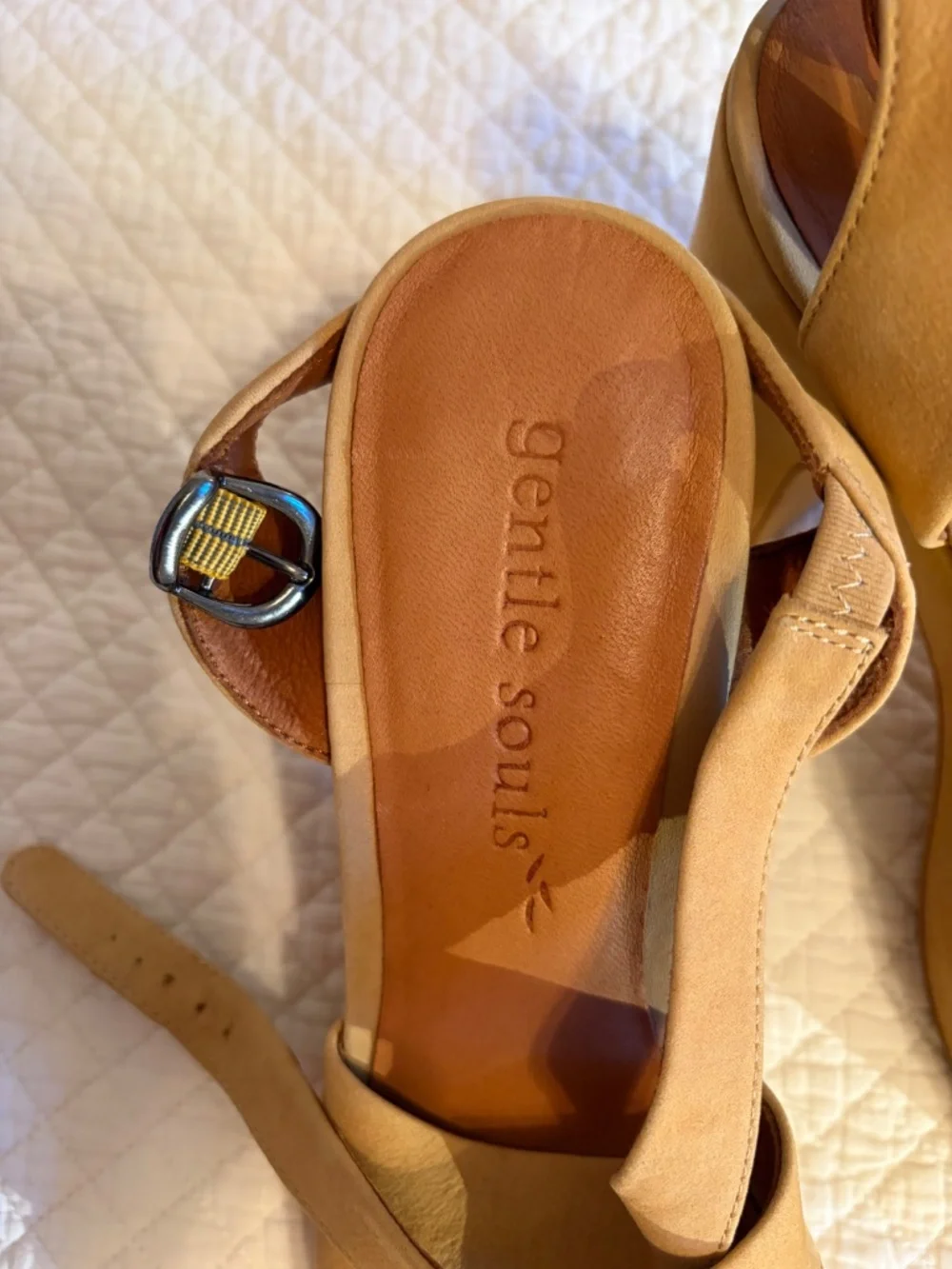Gentle Souls Sz 10 Suede Crisscross Platform Sandals